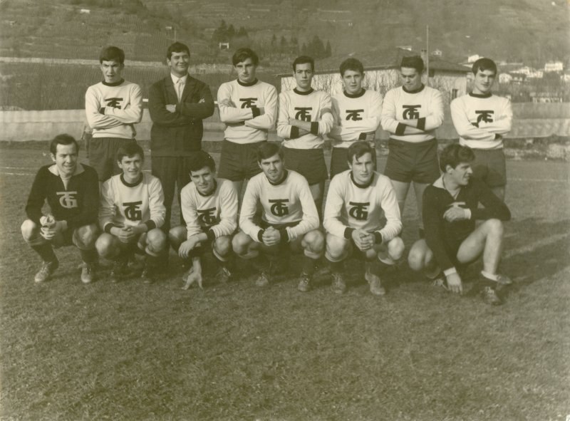 Squadra del Calceranica, sponsor Tramontin
